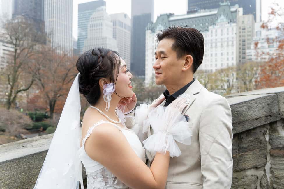 NYC: Surprise Proposal Photoshoot - Capture the Yes Forever - The proposal moment: discreet setup and real, not forced, emotion