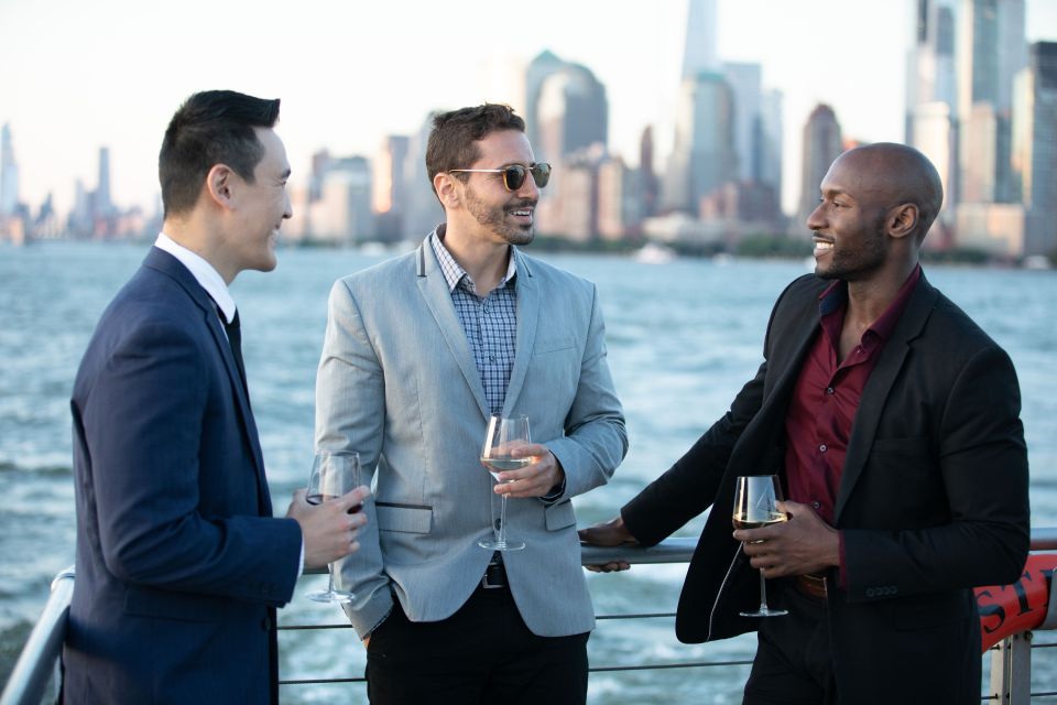 NYC: Thanksgiving Gourmet Lunch or Dinner Harbor Cruise - Who should book this Thanksgiving cruise