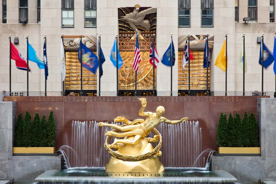 NYC: The Official Rock Center Tour - How the Guide Uses Headsets to Keep You in the Story