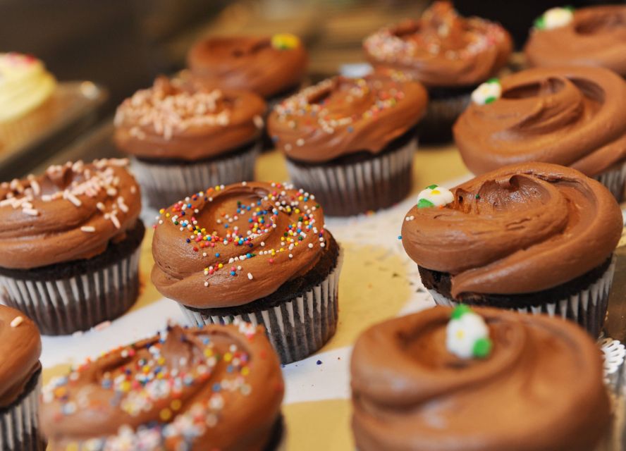 NYC: The Original Cupcake Tour of Greenwich Village - Meeting at the Triangle Memorial: a smooth start matters