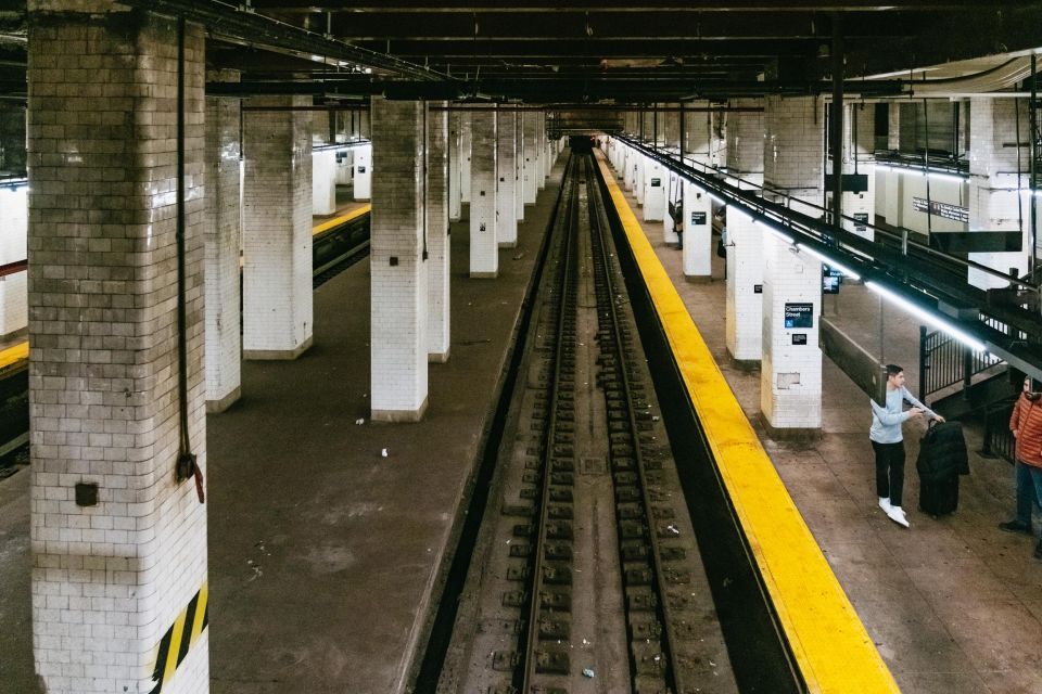 NYC: Underground Subway Guided Tour with Local New Yorker - Riding Along With Commuters: The Real NYC Pace