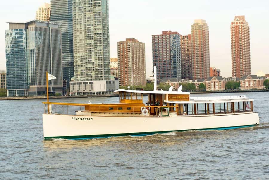 NYC: Urban Wildlife Sunset Tour of the East River - Why a 3-Hour East River Sunset Cruise Feels Different Than Normal NYC Views