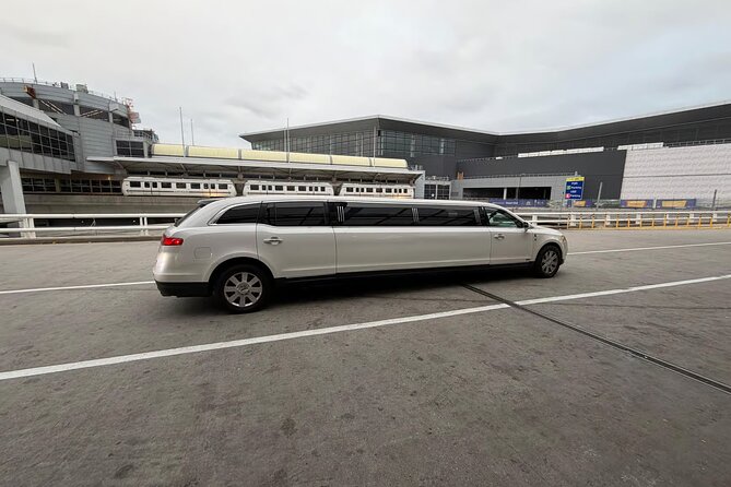 NYC VIP Private Luxury airport arrival ride by Stretch Limousine - How the private airport pickup works in NYC (JFK, LGA, EWR)
