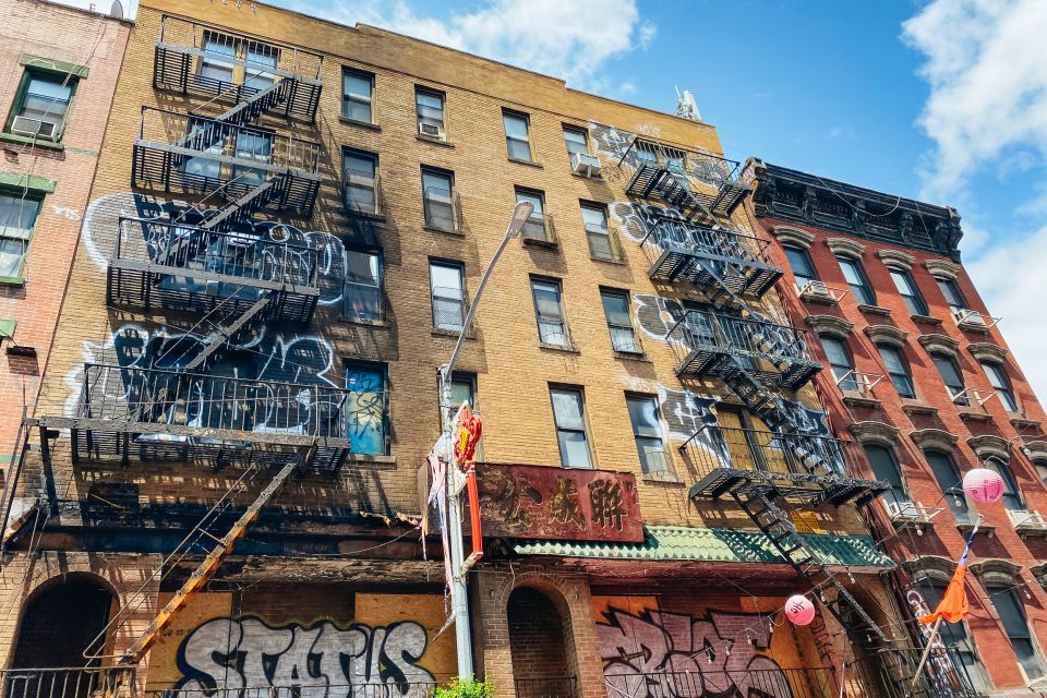 NYC: Walking Tour with Local Guide and 30+ Top NYC Sights - Starting on Wall Street: NYSE, Charging Bull, and the 9/11 Memorial Pools