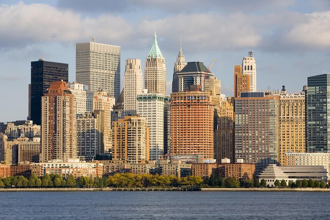 PRIVATE Manhattan Speedboat Tour - Up to 12 passengers - Key things that make this speedboat tour work