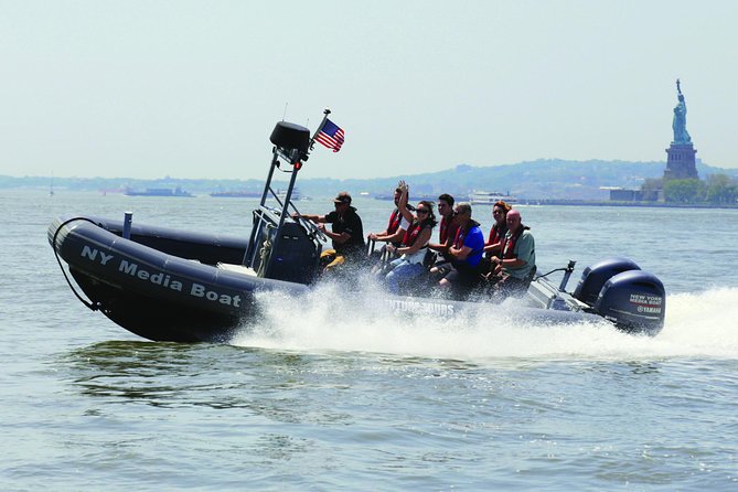 PRIVATE Manhattan Speedboat Tour - Up to 12 passengers - One hour on the water: how you see more without the crowds