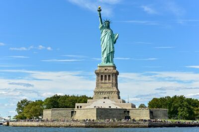 PRIVATE Manhattan Speedboat Tour - Up to 12 passengers - The Hudson River half: Midtown to Intrepid with skyline angles