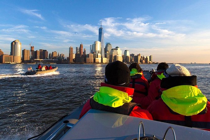 PRIVATE Manhattan Speedboat Tour - Up to 12 passengers - Photo angles and captain help: why the boat positioning matters