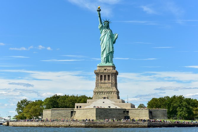 PRIVATE Manhattan Speedboat Tour - Up to 12 passengers - The Hudson River half: Midtown to Intrepid with skyline angles