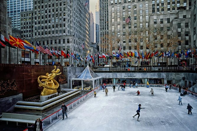 Private New York City Christmas Walking Tour - Weather, route changes, and staying on track in busy Midtown