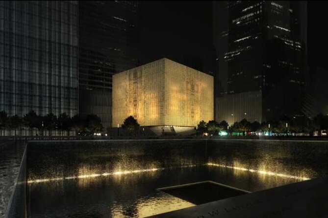 PRIVATE New York Ground Zero Always Remember Walking Tour - Audio earpieces and small-group flow: how you stay oriented