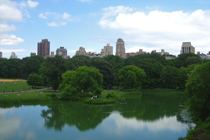 Private NYC Central Park 4 Hour Adventure Tour - Entering Central Park with a guide who tells the truth