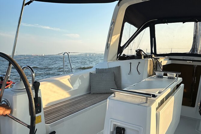 Private Sailboat Guided Tour of New York City - Passing the Statue of Liberty and Ellis Island from the water