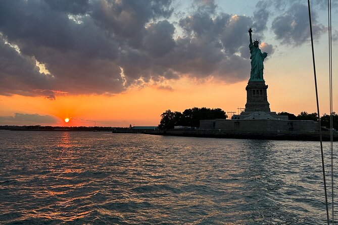 Private Sailboat Guided Tour of New York City - Comfort details for a smooth 2-hour sail