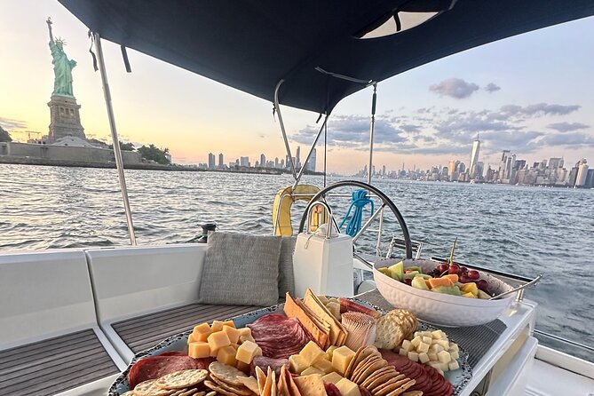 Private Sailboat Guided Tour of New York City - Price and value: what $32 gets you in NYC