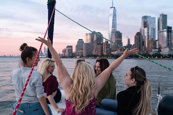 Private Sailboat Guided Tour of New York City - Getting to Pier 25 and settling onto a comfortable sail