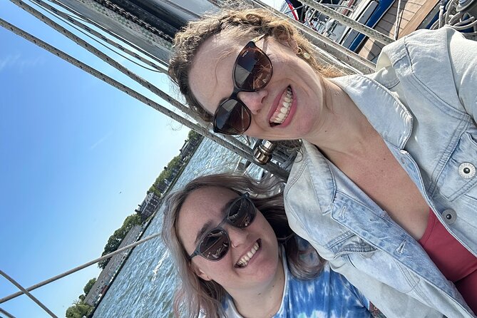 Private Sailing Charter in Brooklyn - From Brooklyn Bridge Park to Governors Island: setting up the harbor view