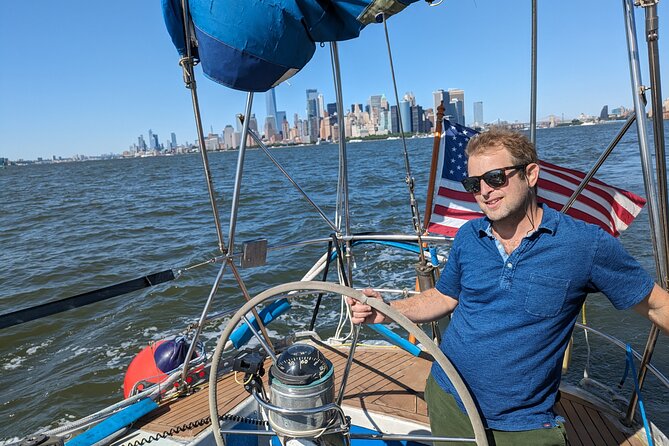 Private Sailing Charter in Brooklyn - Stop 5 and the return: Brooklyn Bridge area and Manhattan at night