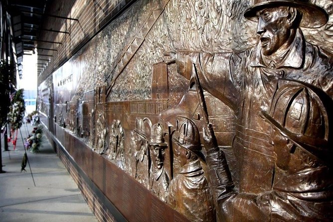 Private September 11 Memorial, Downtown Wall Street Tour - Federal Hall to Trinity Church: the U.S. government story in stone