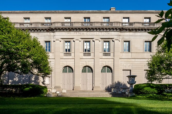 Private Tour New York City in the Gilded Age: A History of High Society - Fifth Avenue through Gilded Age glasses
