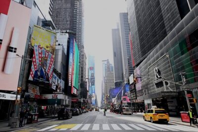 Private Transfer from LaGuardia Airport (LGA) to Manhattan - Premium Sedan vs Van vs Minibus (and Who Each One Suits)