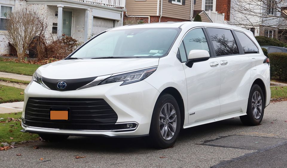 Private Transfers between LGA Airport and New York City - The 30-Minute Private Ride That Starts After Your Plane Lands