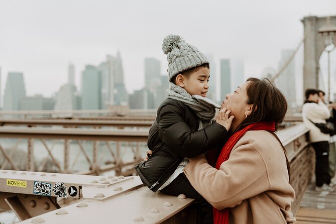 Professional Photoshoot at Brooklyn Bridge in New York - The photographer factor: Moselle and Hanna keep it easy