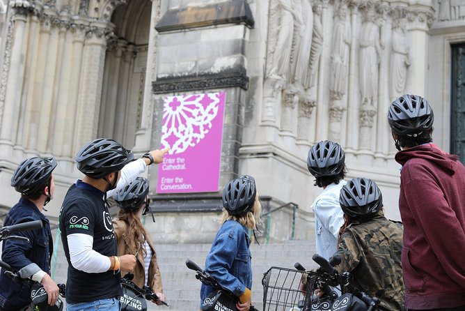Scenic Manhattan Highlights Bike Tour (English or German) - The ride starts at Chambers Street, with the city already in motion