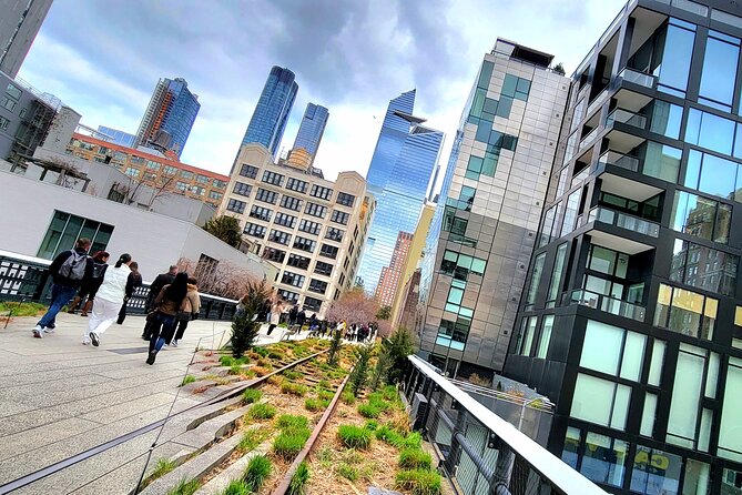 Secrets of the High Line - Walking the High Line with better context and better angles