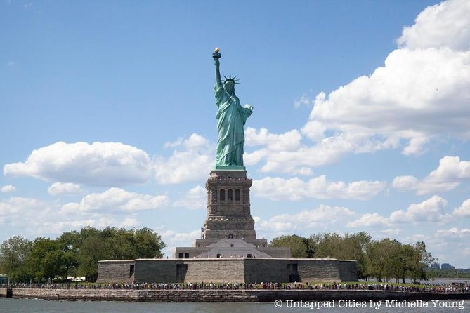 See It All New York City Walking and Boat Guided Tour - Times Square Lunch Break and the Fast-Photo Reality Check