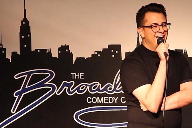Stand Up Comedy LIVE in Times Square At Broadway Comedy Club - The show format in 90 minutes: what the lineup feels like