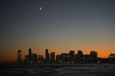 Starship Landmark 90 Minute Sightseeing Cruise - Ellis Island, One World Trade Center, and the Skyline Story in Motion