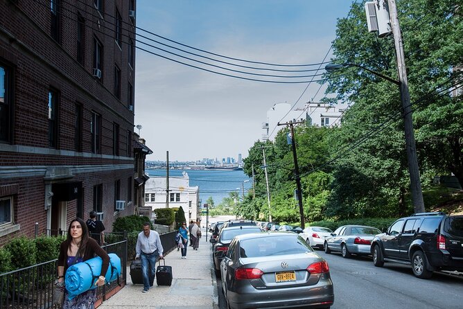 Staten Island Walking Tour and Slice of Pizza - St. George Theatre + FerryHawks Stadium: Big Stories in Plain Sight