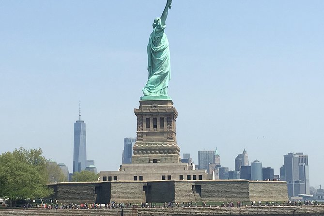 Statue of Liberty and Ellis Island 60 Minute sightseeing Cruise - A 1-hour New York Harbor cruise that still feels like a real NYC loop