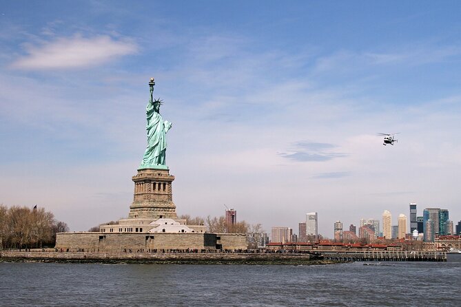 Statue of Liberty and Ellis Island Tour in Spanish - 9/11 Memorial and Ground Zero: Included Pools, Optional Museum Upgrade