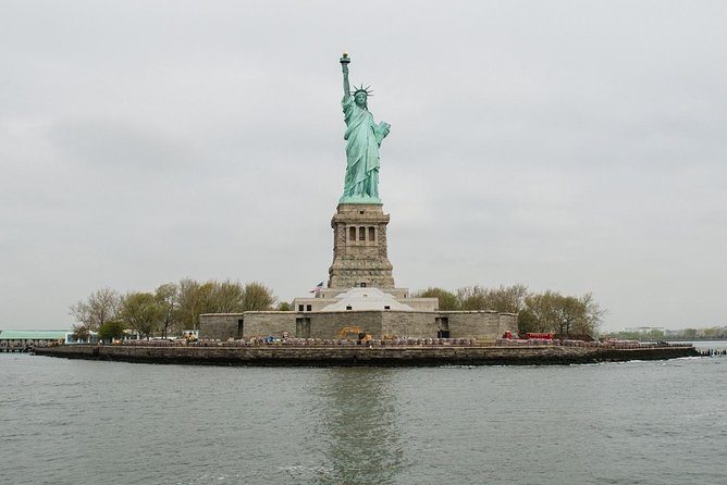 Statue of Liberty and Manhattan Skyline Sightseeing Cruise - Sound and Comfort: Hear the Narration, Choose Your Spot