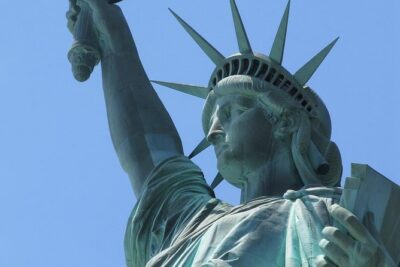 Statue of Liberty Roundtrip Ferry ticket - Battery Park With a Live Guide: Your Shortcut to Meaning