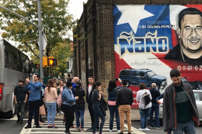 Tour Contrastes de Nueva York - Passing Malba: a quiet look at a private 1908 neighborhood