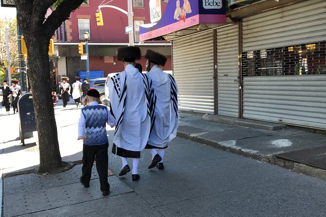 Tour Contrastes de Nueva York - Corona and Jackson Heights: your 20-minute “local services” break