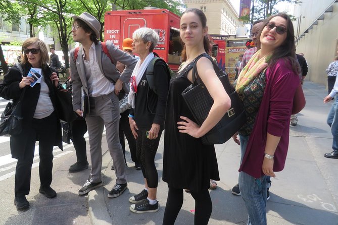 Tour Noir: A Dame To Guide For - City Hall Park Clue Moments: Solving the Case Piece-by-Piece