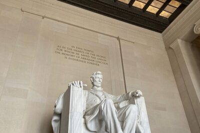 Tour to Washington from New York in Spanish - Lincoln Memorial Walk: Movies, Memorials, and the Reflecting Pool