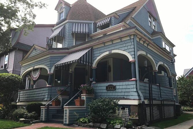 Victorian Flatbush , Brooklyn Private Tour - The 1654 church: why it changes the mood of the whole walk
