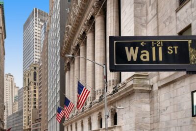 Wall Street Inside with a Trader Walking History Tour - The trader guide’s style: markets explained like a story, not a lecture
