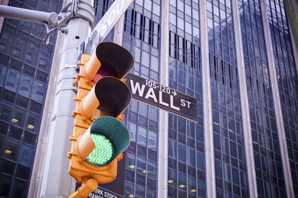 Wall Street Insider Tour with a Finance Professional - 22 Broad St to the NYSE: what to notice at the photo stop