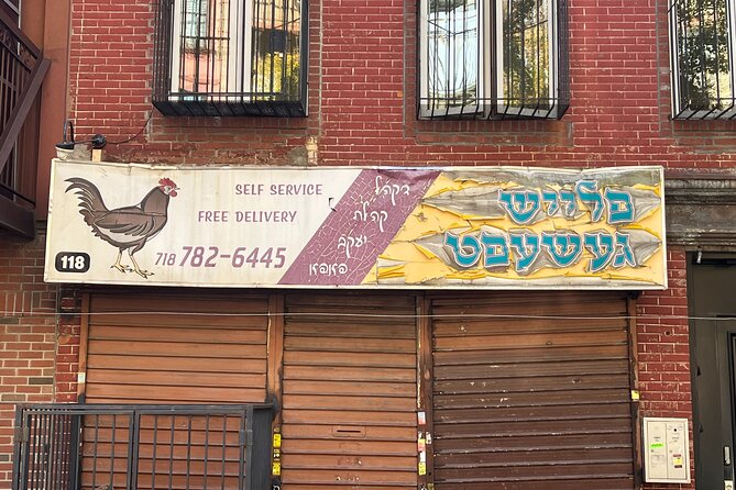 Williamsburg Walking Tour: History, Hipsters, Hasids & Hops - Williamsburg Bridge: Getting oriented fast on Brooklyn’s big connection