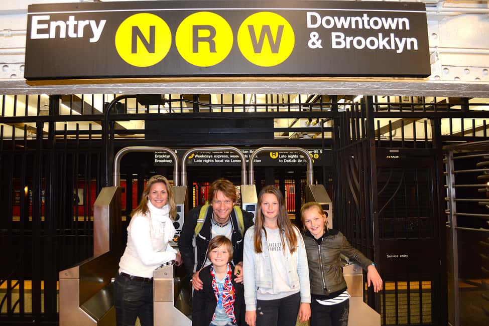 Your NYC Story in Photos: Custom 2-Hour Tour & Photo Shoot - Greenwich Village Finish: A Wind-Down With Character and Street-Photo Momentum
